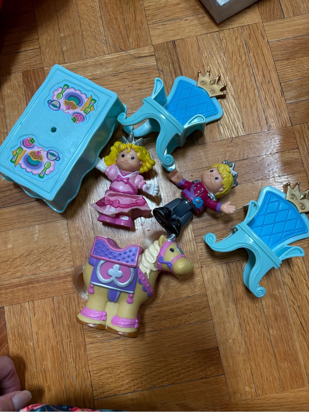 Fisher Price Little People: Figures & Accessories for Dance ’n Twirl Palace